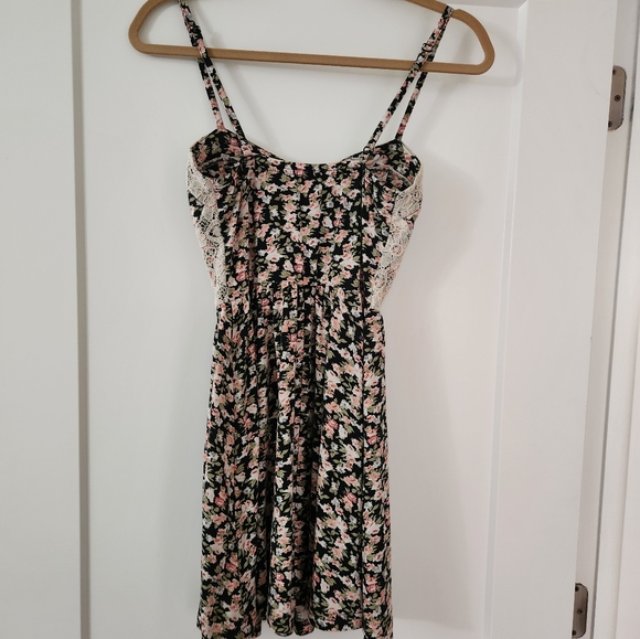 Forever 21 floral dress - Picture 3 of 5